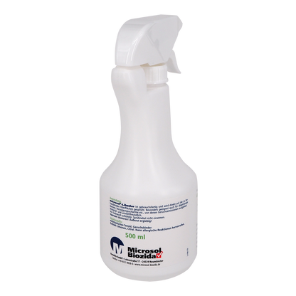 Sprühflasche mit Insektenschutzmittel.