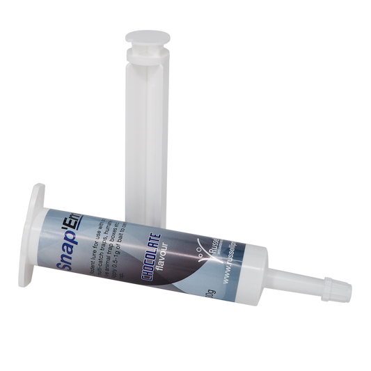 Lockstoff-Gel in Spritzenform.
